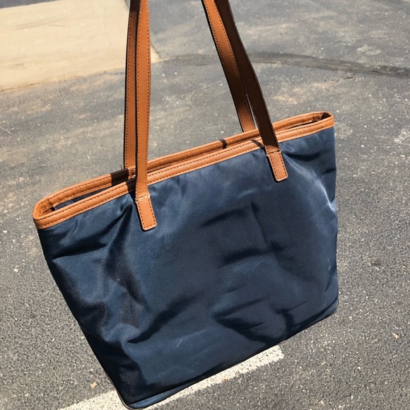 Micheal Kors bag - Picture 2 of 3